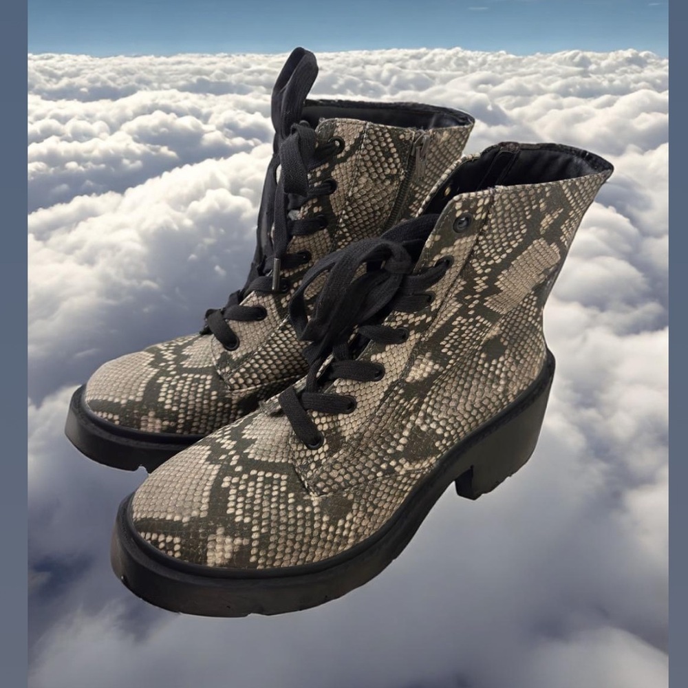 Universal Thread Boots - Picture 3 of 3